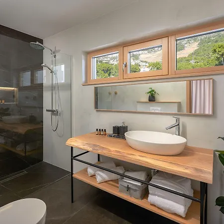 Adelia Sveta Nedelja (Hvar)